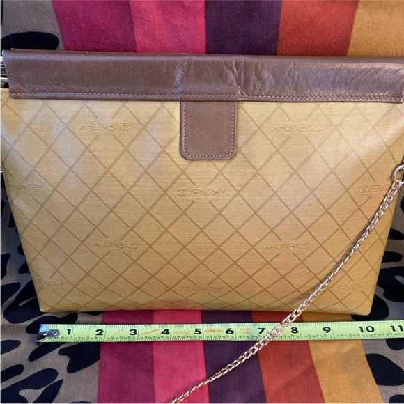 ❤️Givenchy crossbody / clutch. Yellow/ mustard color❤️ Missing chain. - Picture 2 of 8